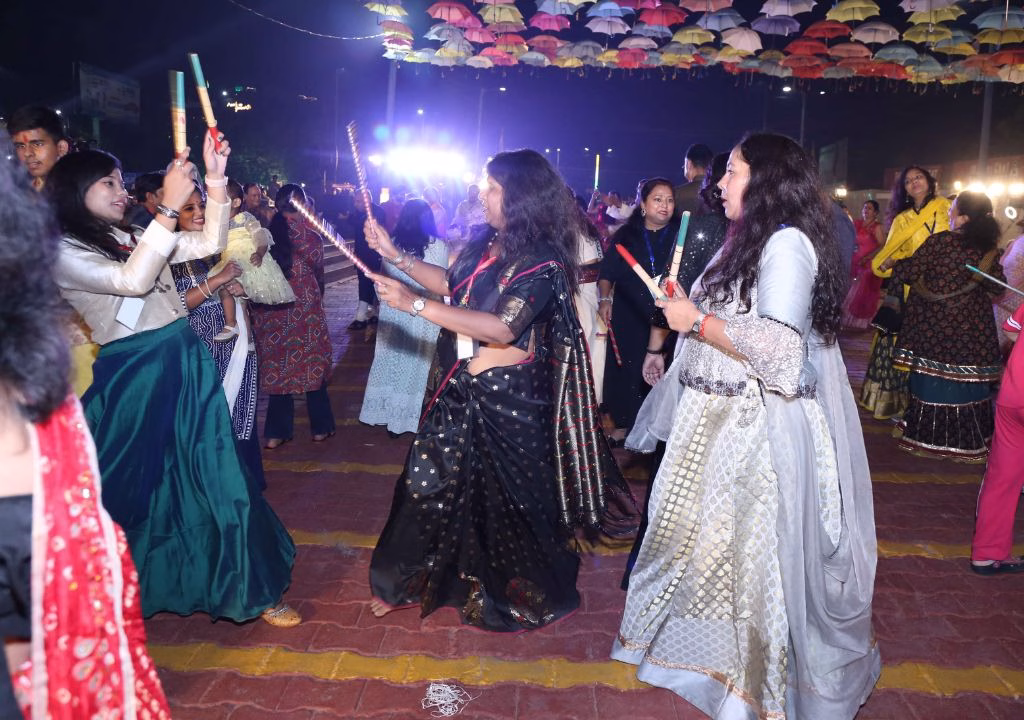 Grand Fiesta — I-Serve Khushion Ke Pal